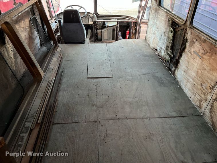 image for item DL7760 1971 Silver Eagle  bus