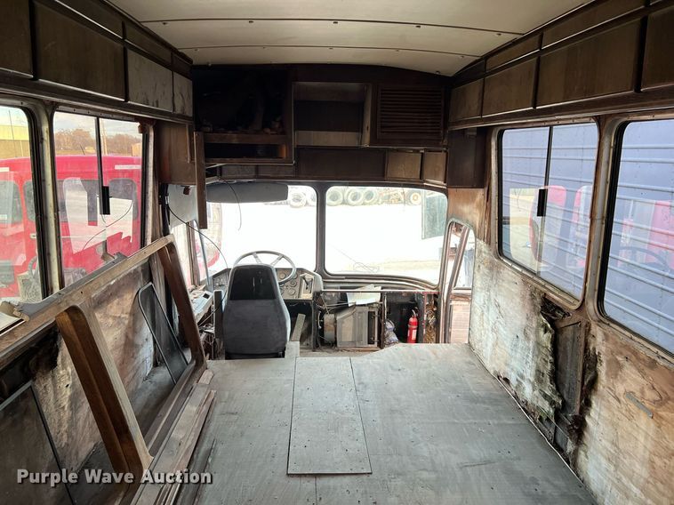 image for item DL7760 1971 Silver Eagle  bus