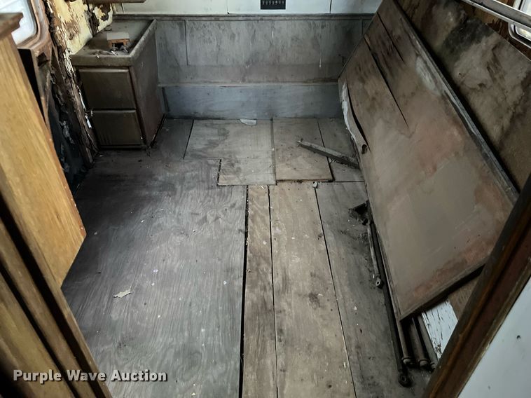 image for item DL7760 1971 Silver Eagle  bus