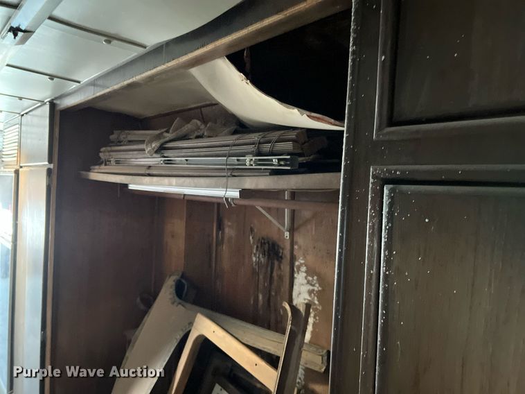 image for item DL7760 1971 Silver Eagle  bus