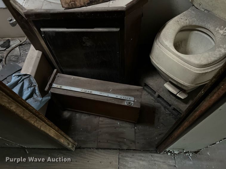 image for item DL7760 1971 Silver Eagle  bus