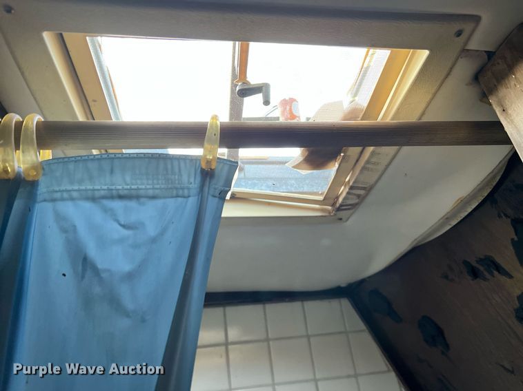 image for item DL7760 1971 Silver Eagle  bus