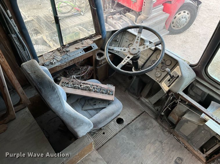 image for item DL7760 1971 Silver Eagle  bus