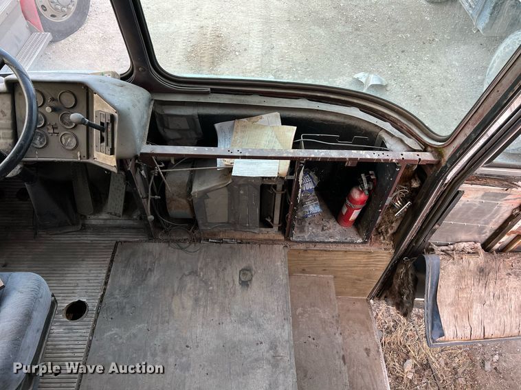 image for item DL7760 1971 Silver Eagle  bus