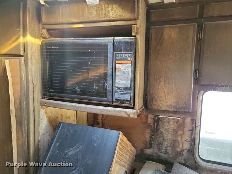 image for item DL7760 1971 Silver Eagle  bus