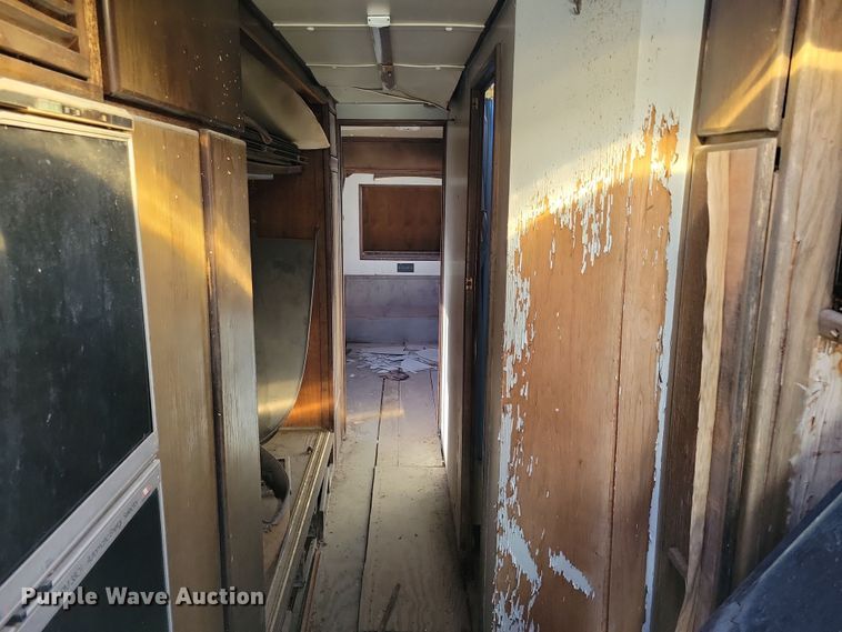 image for item DL7760 1971 Silver Eagle  bus