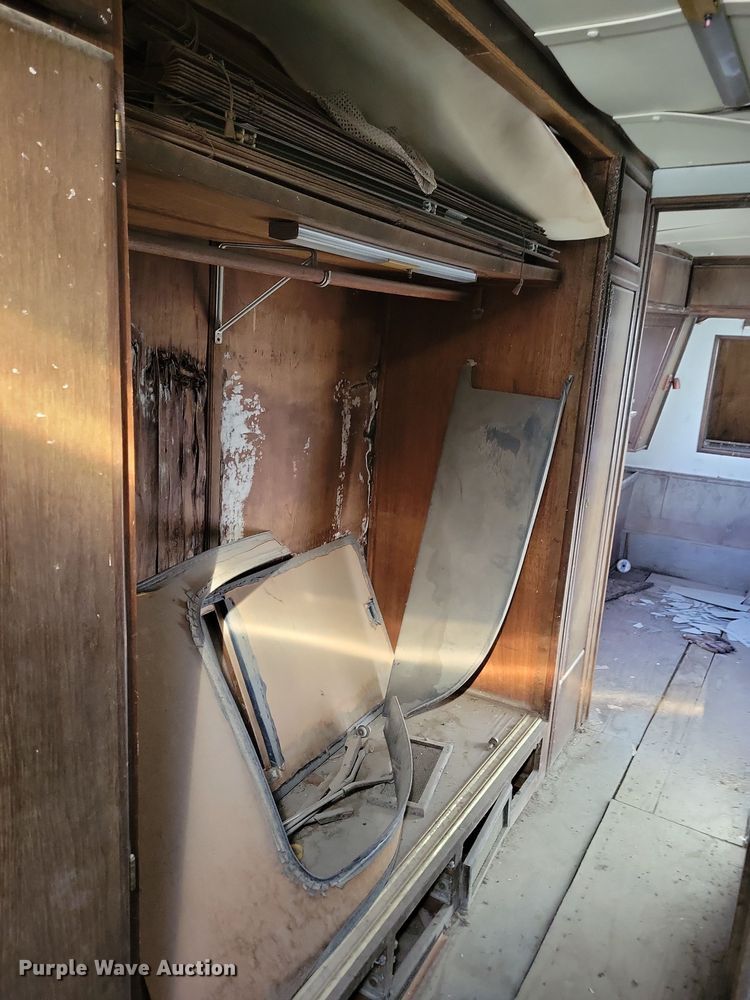 image for item DL7760 1971 Silver Eagle  bus