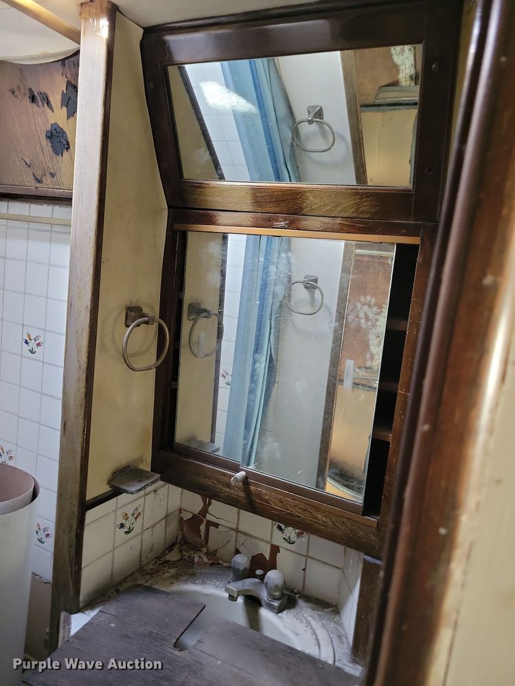 image for item DL7760 1971 Silver Eagle  bus