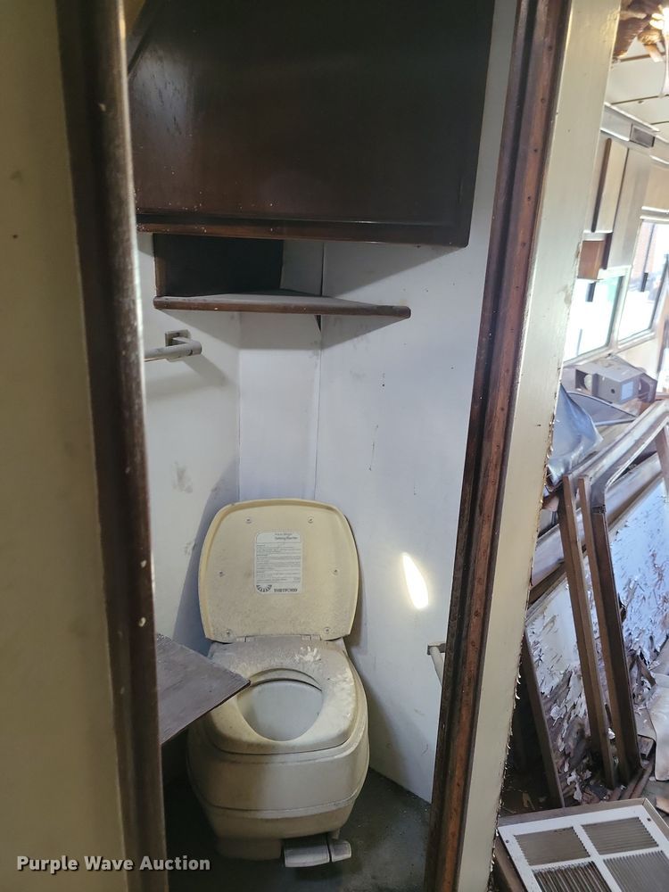 image for item DL7760 1971 Silver Eagle  bus