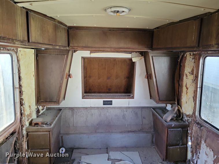 image for item DL7760 1971 Silver Eagle  bus