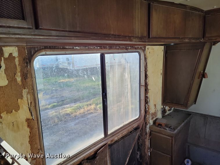 image for item DL7760 1971 Silver Eagle  bus