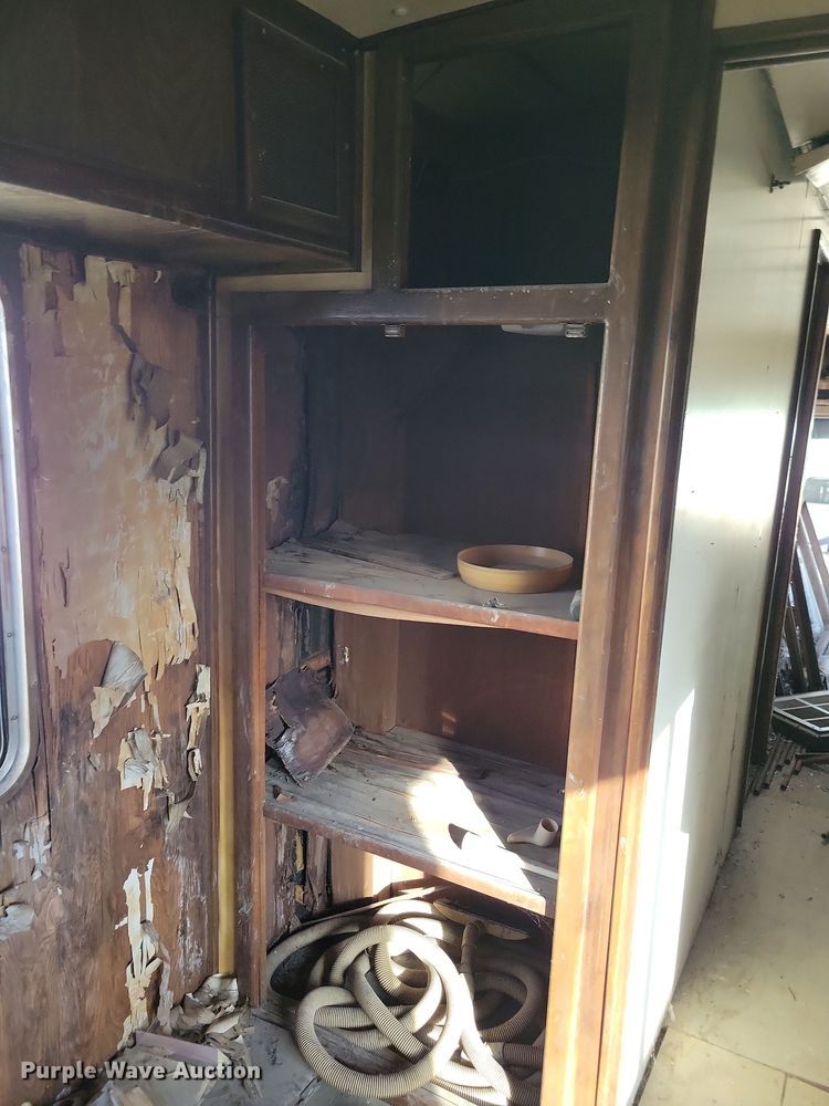 image for item DL7760 1971 Silver Eagle  bus