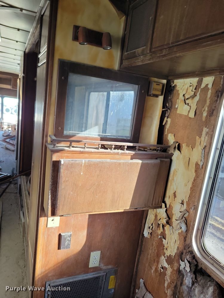 image for item DL7760 1971 Silver Eagle  bus