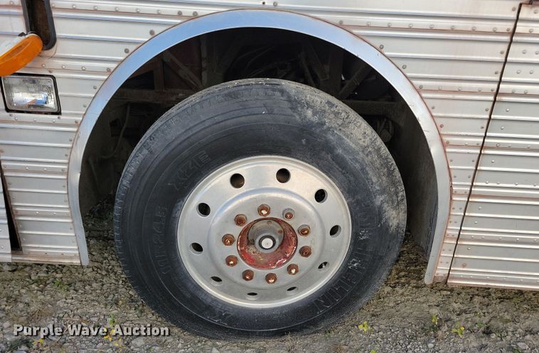 image for item DL7760 1971 Silver Eagle  bus