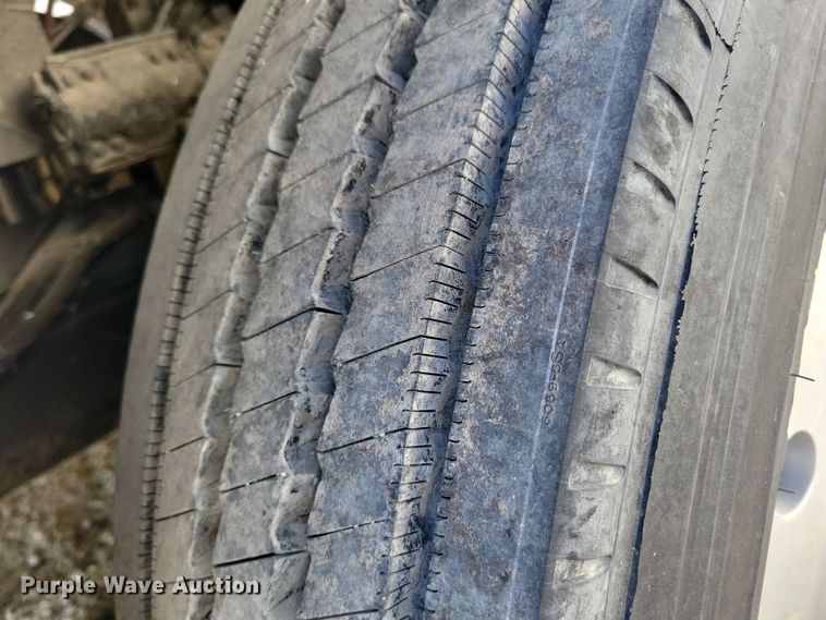 image for item DL7760 1971 Silver Eagle  bus