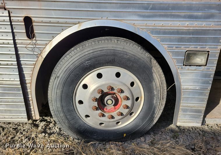 image for item DL7760 1971 Silver Eagle  bus