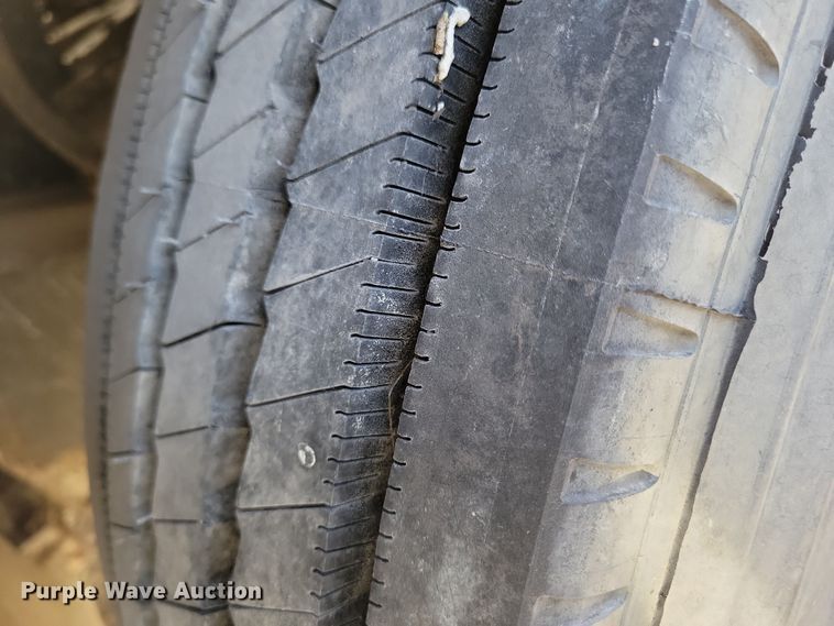 image for item DL7760 1971 Silver Eagle  bus