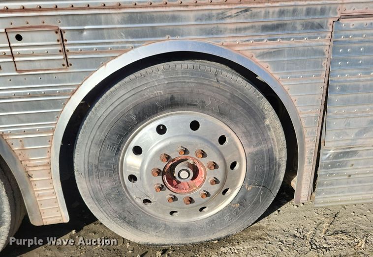 image for item DL7760 1971 Silver Eagle  bus