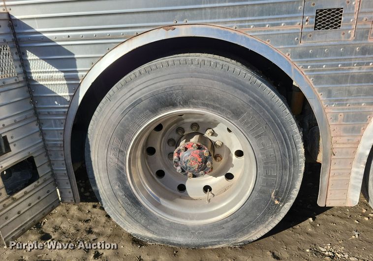 image for item DL7760 1971 Silver Eagle  bus