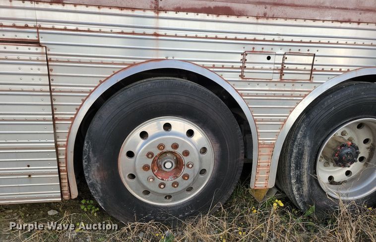 image for item DL7760 1971 Silver Eagle  bus