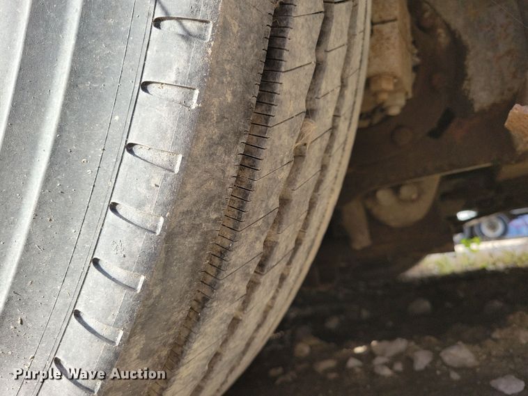 image for item DL7760 1971 Silver Eagle  bus