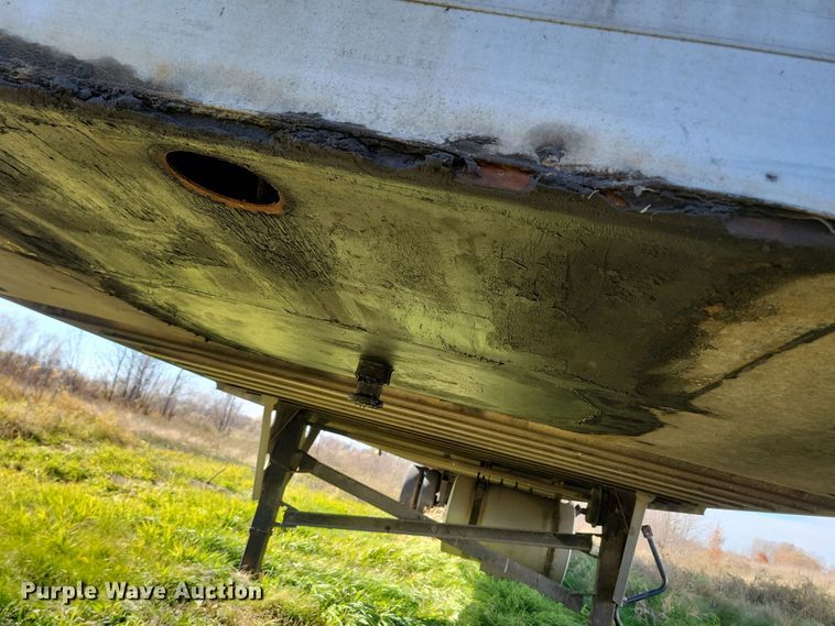 image for item DL7761 2006 Utility 3000R  refrigerated van trailer