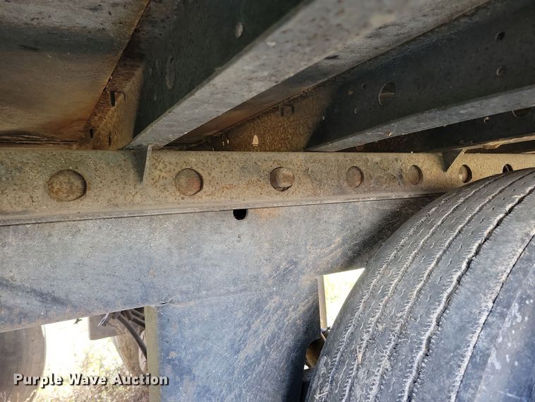 image for item DL7761 2006 Utility 3000R  refrigerated van trailer