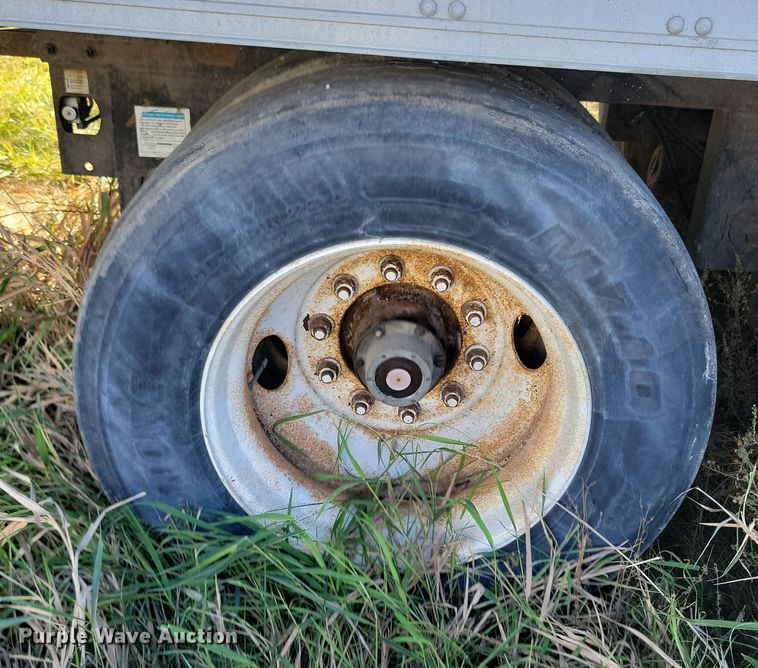 image for item DL7761 2006 Utility 3000R  refrigerated van trailer