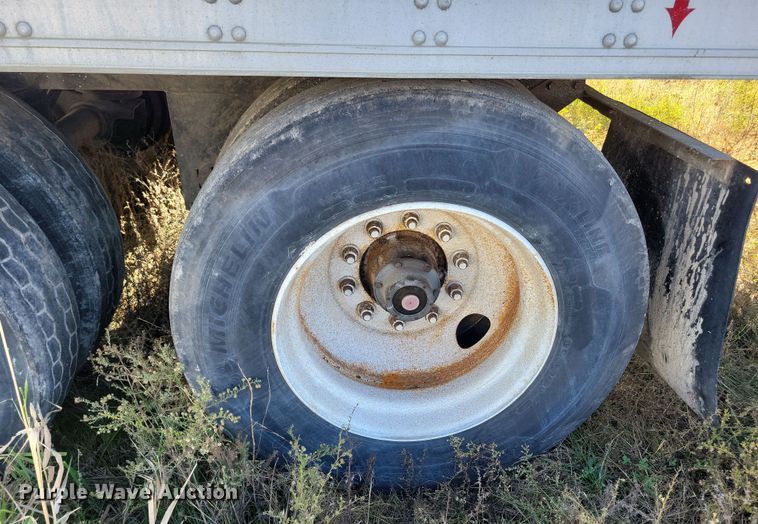 image for item DL7761 2006 Utility 3000R  refrigerated van trailer