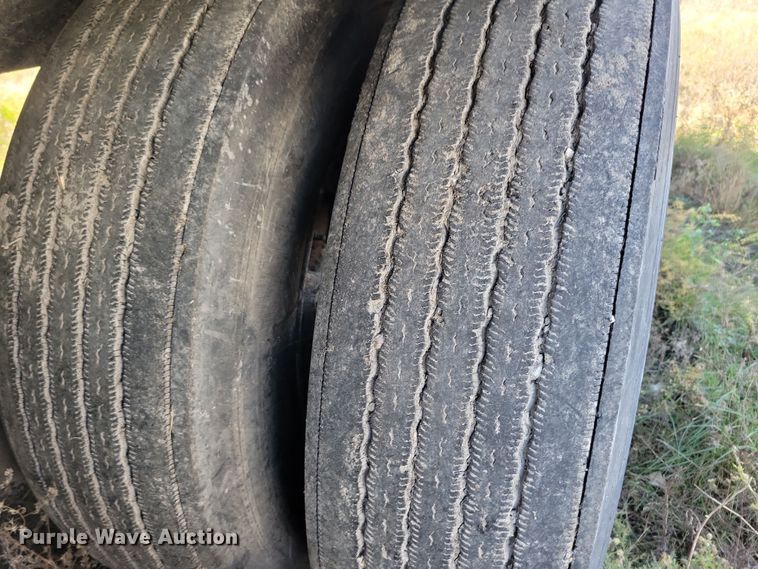 image for item DL7761 2006 Utility 3000R  refrigerated van trailer