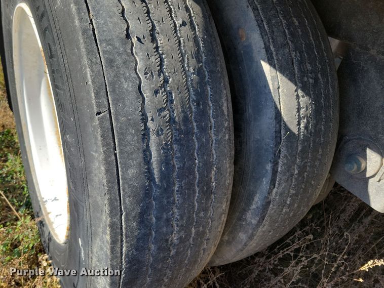 image for item DL7761 2006 Utility 3000R  refrigerated van trailer