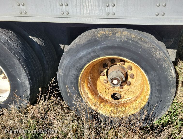 image for item DL7761 2006 Utility 3000R  refrigerated van trailer