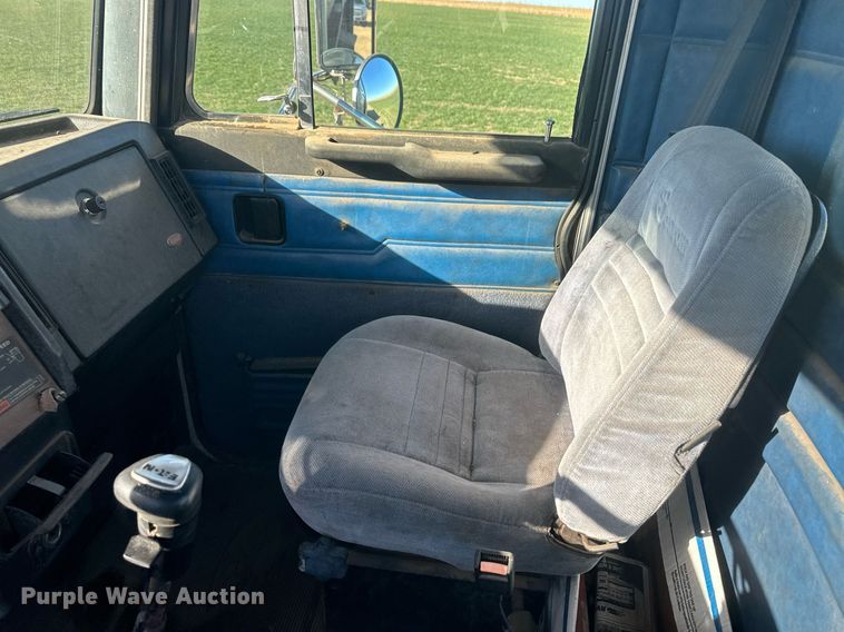 image for item DM2635 1996 Peterbilt 378  semi truck