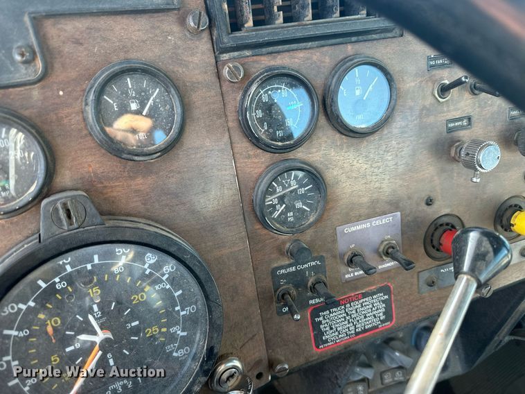 image for item DM2635 1996 Peterbilt 378  semi truck