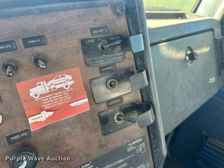 image for item DM2635 1996 Peterbilt 378  semi truck