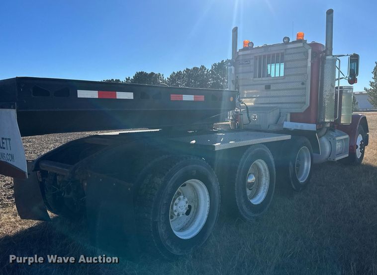 image for item DM2637 1989 Peterbilt 379  semi truck