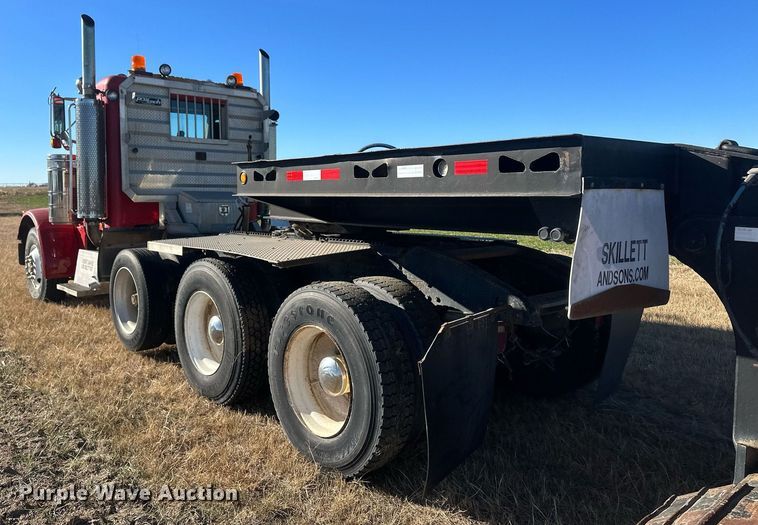 image for item DM2637 1989 Peterbilt 379  semi truck