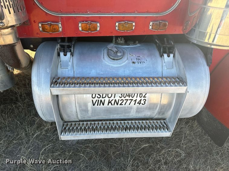 image for item DM2637 1989 Peterbilt 379  semi truck