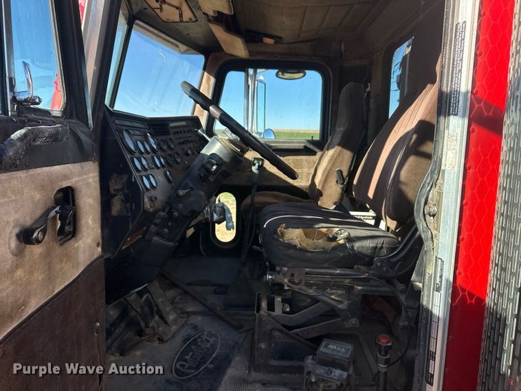 image for item DM2637 1989 Peterbilt 379  semi truck