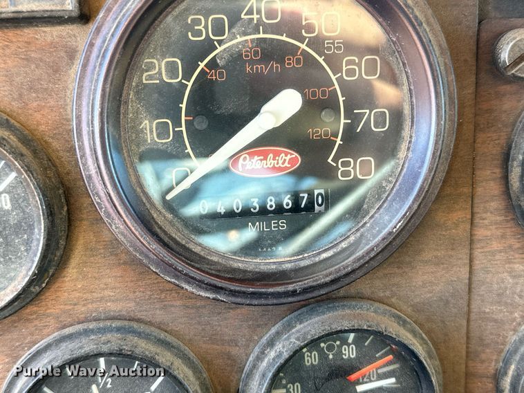image for item DM2637 1989 Peterbilt 379  semi truck