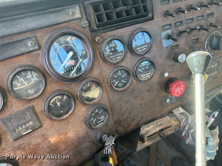 image for item DM2637 1989 Peterbilt 379  semi truck