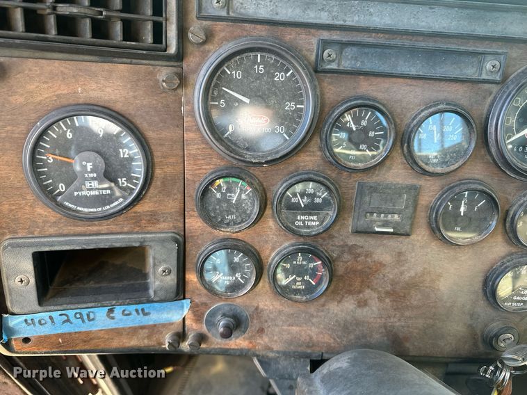 image for item DM2637 1989 Peterbilt 379  semi truck