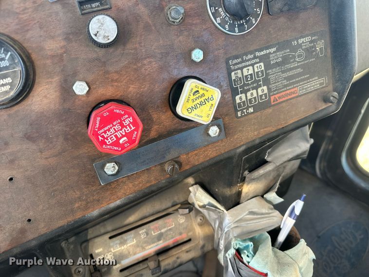 image for item DM2637 1989 Peterbilt 379  semi truck