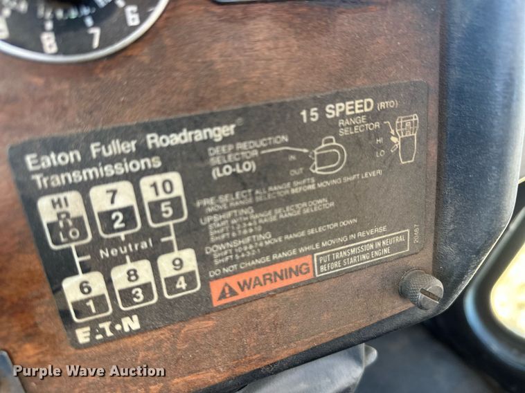 image for item DM2637 1989 Peterbilt 379  semi truck