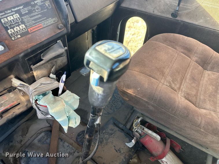 image for item DM2637 1989 Peterbilt 379  semi truck