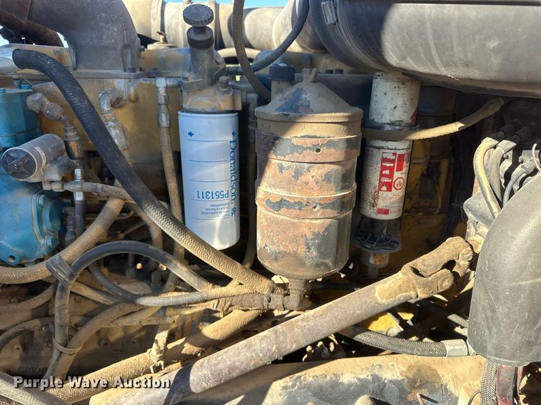 image for item DM2637 1989 Peterbilt 379  semi truck