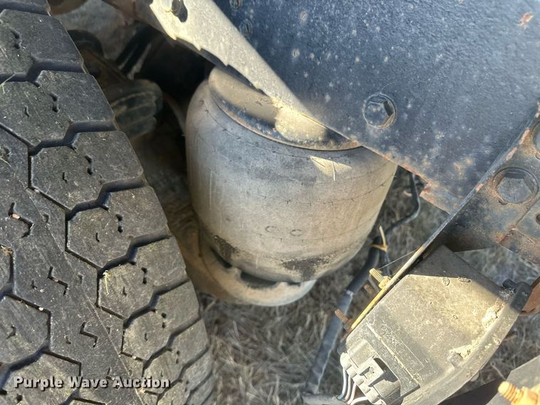 image for item DM2637 1989 Peterbilt 379  semi truck