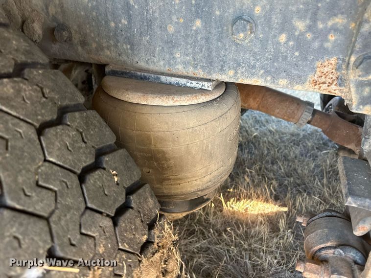 image for item DM2637 1989 Peterbilt 379  semi truck