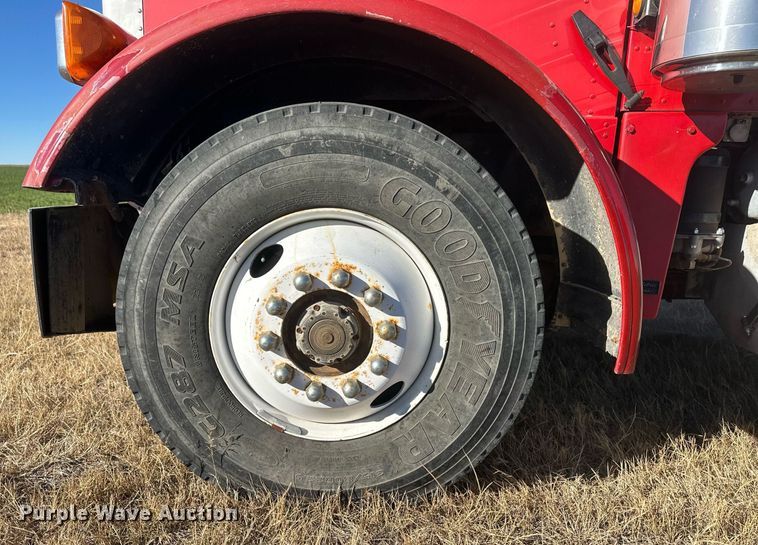 image for item DM2637 1989 Peterbilt 379  semi truck