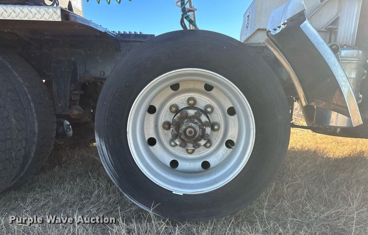 image for item DM2637 1989 Peterbilt 379  semi truck